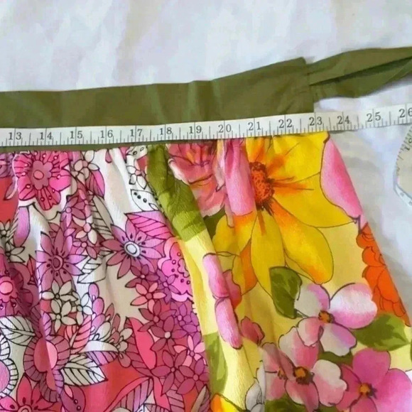 Beautiful Reversible Apron - Picture 6 of 7